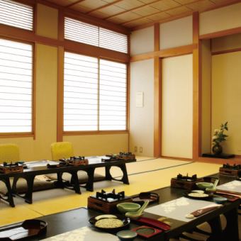 The small banquet hall can accommodate 6 to 15 people.