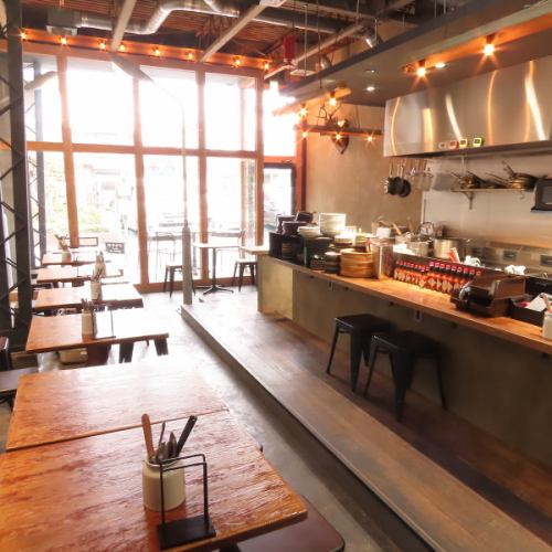 カウンター席が4席ございます。