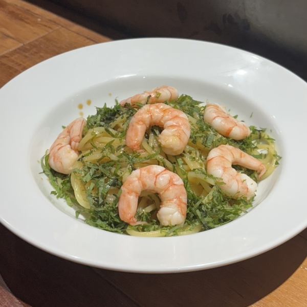 【青じそと小海老のパスタ】ピンクと緑のコントラストが流麗!