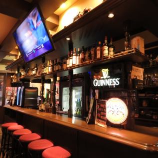 We have many types such as Scotch, Bourbon, Irish, Japanese whiskey and so on.Guinness beer and Heineken poured on the server ♪ There are many bottled beers such as Heartland (Japan), Corona (Mexico), Zima (Vietnam), Budweiser (USA), Hugarden White (Belgium) !! Please try it once. ..
