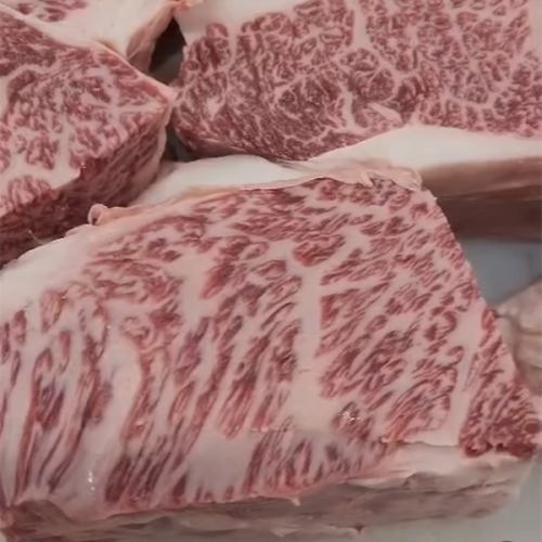 享用包括神户牛在内的各种肉类。