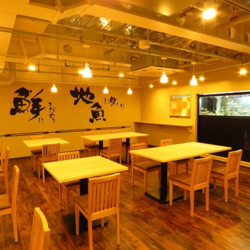 <p>≪店内雰囲気≫木成りと障子を基調とした店内は心和む和の空間。お食事をしっかりお楽しみいただけるよう、シンプルで落ち着く雰囲気となっております。</p>