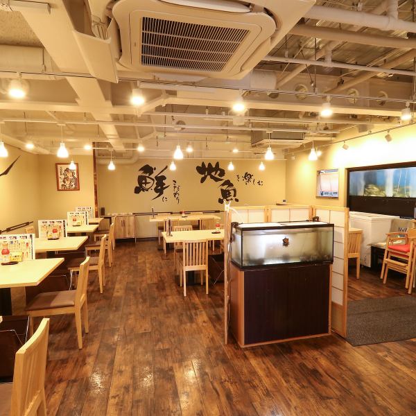 ≪店内雰囲気≫木成りと障子を基調とした店内は心和む和の空間。お食事をしっかりお楽しみいただけるよう、シンプルで落ち着く雰囲気となっております。