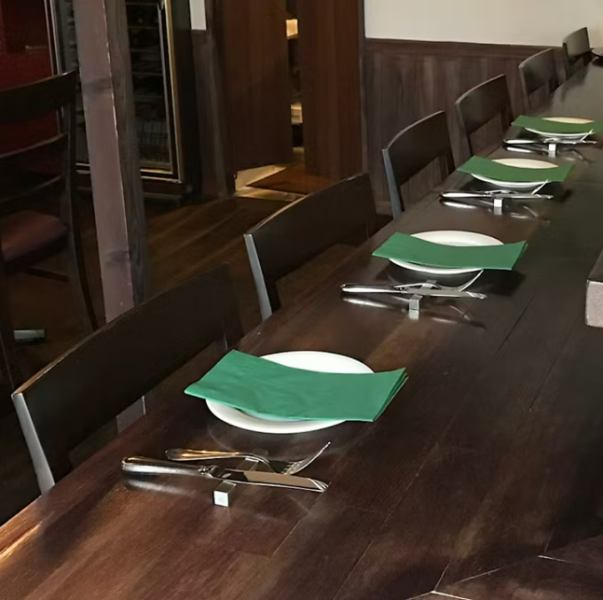 おひとり様はもちろん、デートにも人気のカウンター席も完備。おまかせシェアコースは、お客様のお好みや気分に合わせて柔軟に対応可能ですので、お近くにお越しの際はぜひお気軽にお立ち寄りください。