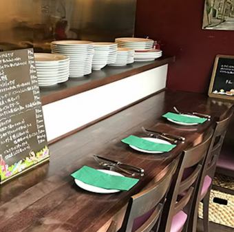 【カウンター席：10席】