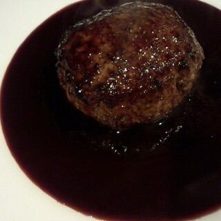 その日のお任せシェアコース。白赤ワイン飲み放題付