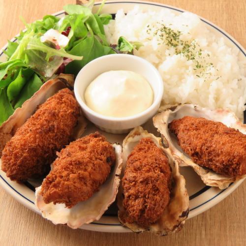 Oyster barのカキフライプレート