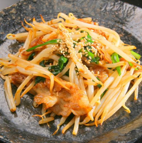 Dashi soba with plenty of mushrooms / stir-fried pork kimchi