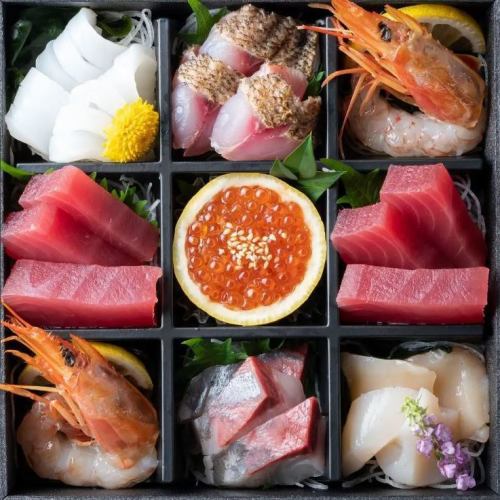 Bluefin tuna and seasonal fish sashimi set