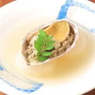 [September & October] A luxurious "Takumi" course featuring abalone, foie gras, marbled beef rump, and sushi: 8500 yen (food only/10 dishes)