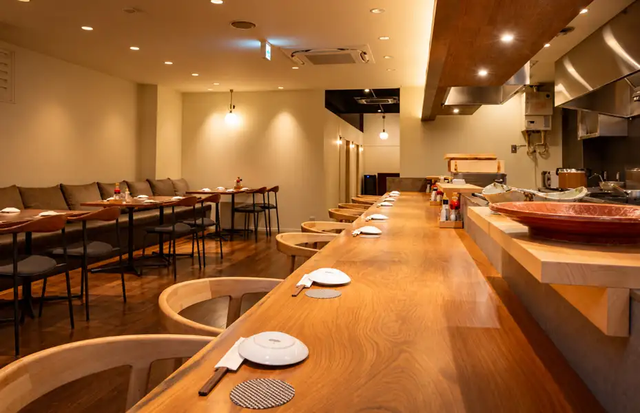 木のぬくもりが溢れる落ち着いた店内は憩いの空間をご提供いたします。