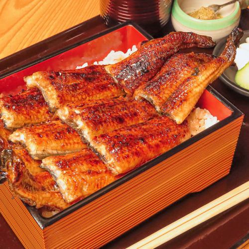 【◇關西式烤◇】用1.5條精心採購的鰻魚製成的特製鰻魚壺，酥脆、酥脆、蓬鬆。