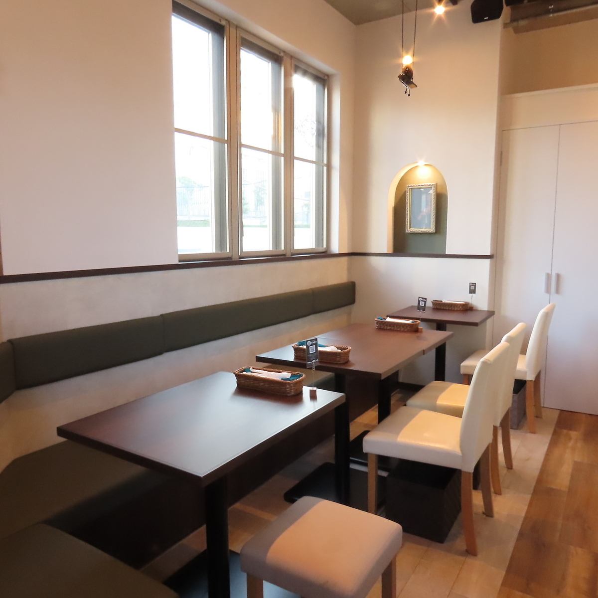 料理の香りを感じながらデートの特別な時間にもぴったりな場所。