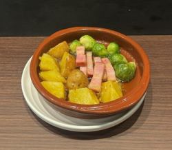 ジャガイモとベーコンのアヒージョ