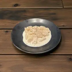 Gnocchi with cheese sauce