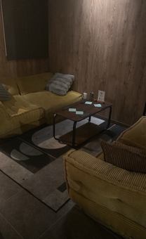 4名がけのソファー席です
