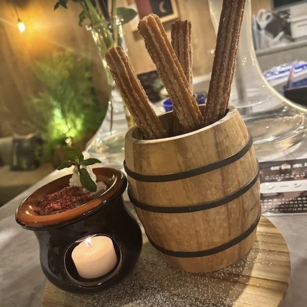 【1日限定15食！】CHOCOLATE FONDUE CHURRO　3本880円(税込)・5本1280円(税込)