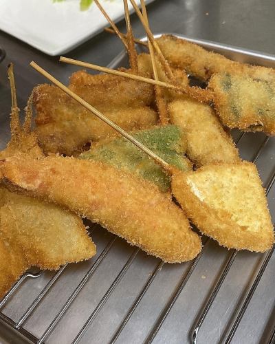 Naniwa's Kushikatsu is fried by Idoyan from Osaka ◎