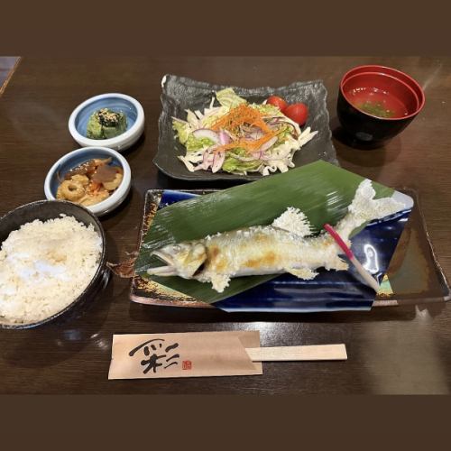There are five different set meal menus available.