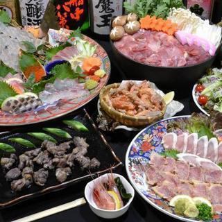 【含无限畅饮】当地鸡肉火锅+鲜鱼生鱼片的“超值套餐”5,500日元（含税）