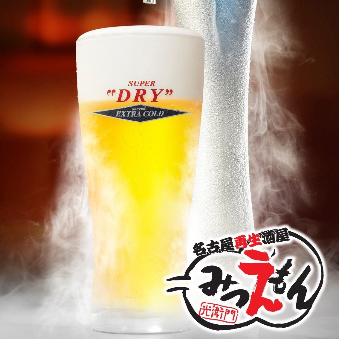 即使有很多杯子，超冷的Asahi Super Dry也很便宜！