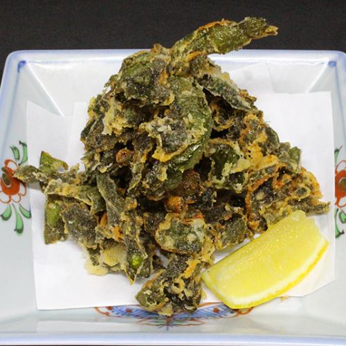 Deep-fried wakame seaweed
