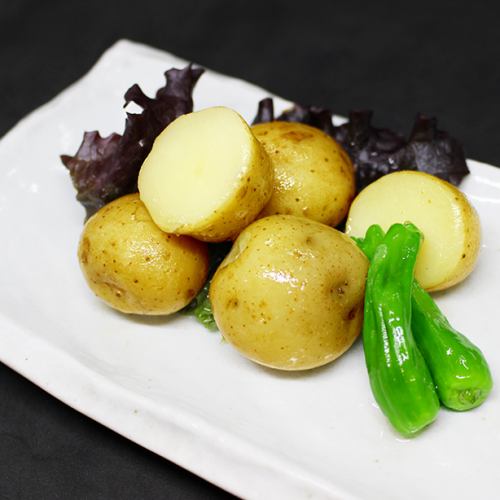 Stir-fried new potatoes with butter
