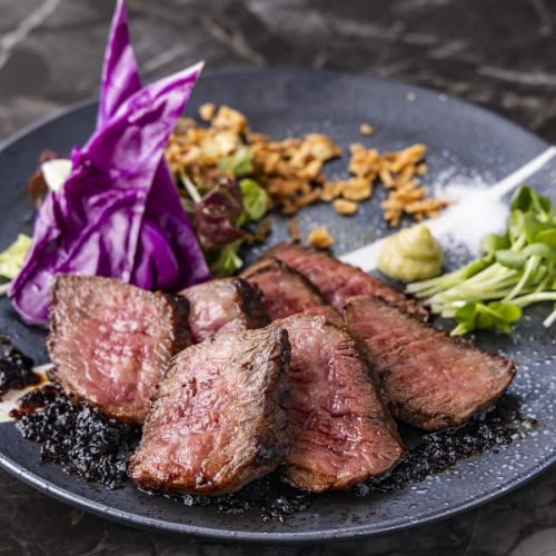 【和牛の霜焼き〈香ばしガーリック醤油〉】1,580円(税込)