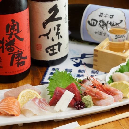 日本酒的種類非常豐富，其中包括與鮮魚搭配的當地酒。我們還有燒酒。