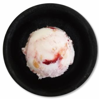 草莓短冰淇淋