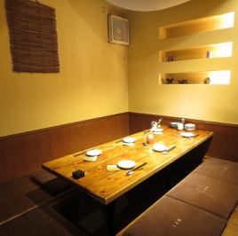 Completely private room with sunken kotatsu for 5 to 7 people.Since it is movable, it can be used as a completely private room for up to 24 people.