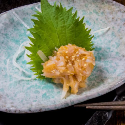 サメ軟骨の梅肉和え