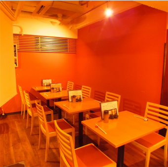 A table seat that is also perfect for dating.Please enjoy delicious dishes in the calm shop ♪