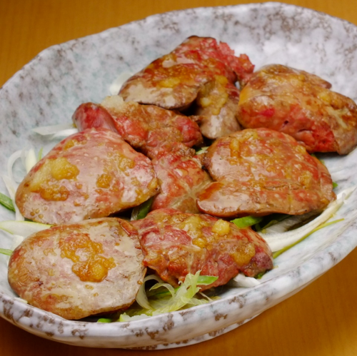We carefully select chicken from all over Japan and serve it in a fresh state.