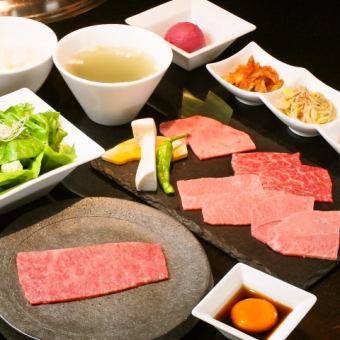 7-dish lunch course including grilled sukiyaki with the finest marbled meat 2500 yen