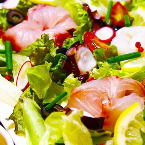 三種のお造りの海鮮サラダ