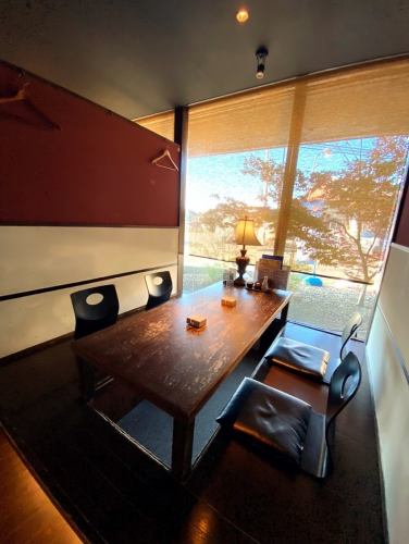 完全個室の店内