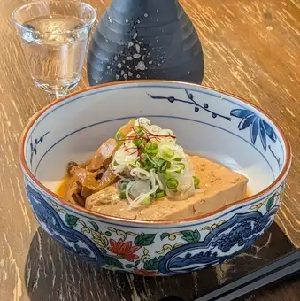 須坂名産わらしべ「長者とうふ」の極上肉豆腐