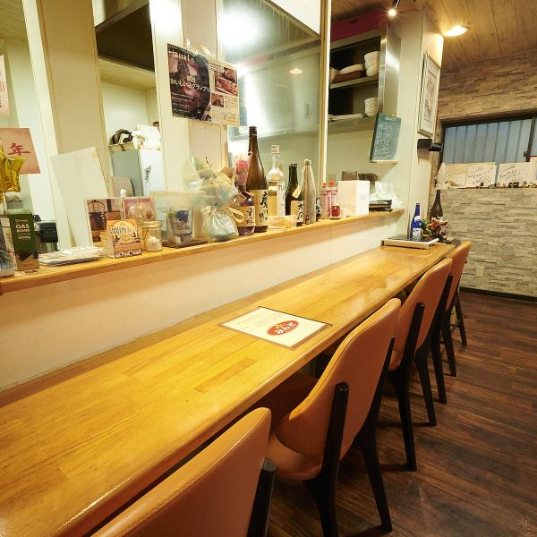 西元町駅出口より徒歩約5分の場所に位置する当店♪カジュアルで親しみやすい雰囲気の店内は、初めてご来店のお客様も大歓迎！最高の厳選素材を使った料理を、気取らずリラックスしながら楽しめる、居心地の良い空間でおもてなしいたしますので、大切な方とのひとときを過ごすのにピッタリです♪ぜひお越しください！