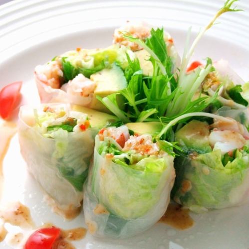 Raw spring roll of shrimp and avocado