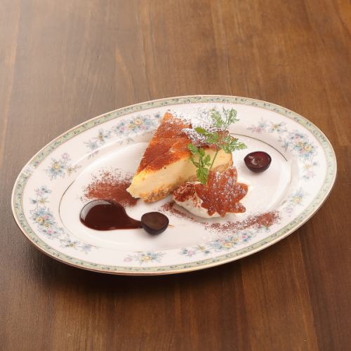 ベイクドチーズケーキ　キャラメルソース