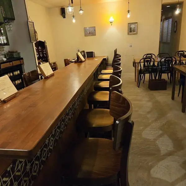 【シーンを選ばずご利用いただけます】お仕事終わりの同僚・ご友人との飲み会、貸切パーティー、女子会・ママ会、お一人様まで多彩なシーンでご利用可能なカジュアルイタリアン”BAL Trenta Tre”。各種ご宴会に最適なシーンもご用意しておりますので、お気軽にお問合せください。
