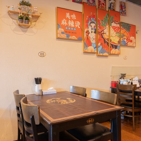 【テーブル席充実でグループでのご利用にぴったり!友人や仕事仲間とのご利用にどうぞ♪】グループでのご来店にちょうど良い4名様掛けのテーブル席は6卓と席数多めにご用意★3~4人の飲み会・お食事会に最適です!伏見区周辺で中華料理のお店をお探しの際はぜひお立ち寄りください。