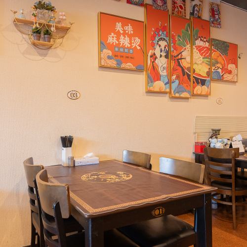 【テーブル席　4×6】友人・会社仲間・家族…様々なグループでのご来店にご利用いただけるお席です。席同士のゆとり感もちょうど良く、ゆっくりとお食事をお楽しみいただけます◎