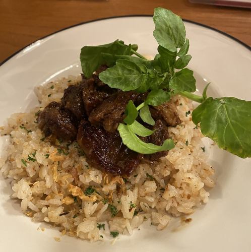 Garlic rice with beef tendon