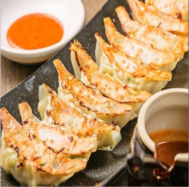 Simple and delicious classic pan-fried gyoza dumplings!