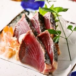 Seared bonito grilled over straw