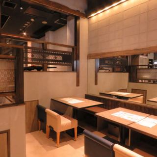 ７～８名様向けテーブル席。一部を除き仕切りのついた個室風になります。個室ご希望の場合はお気軽にお問い合わせください。