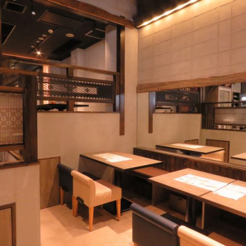 ７～８名様向けテーブル席。一部を除き仕切りのついた個室風になります。個室ご希望の場合はお気軽にお問い合わせください。