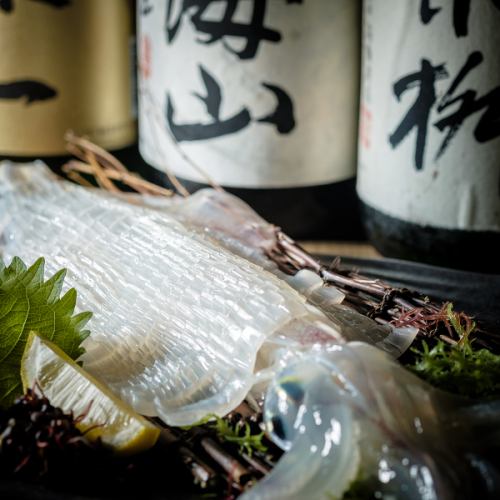 Live squid and fish are received directly from Yobuko / Nagahama!